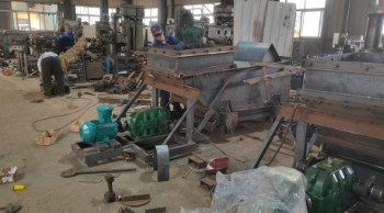 往復(fù)式給煤機(jī)生產(chǎn)車間 往復(fù)式給煤機(jī)生產(chǎn)車間