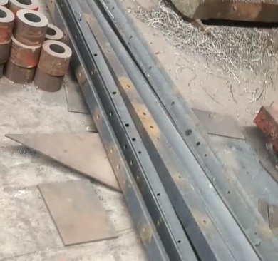 K3往復(fù)式給煤機(jī)加工中 K3往復(fù)式給煤機(jī)加工中